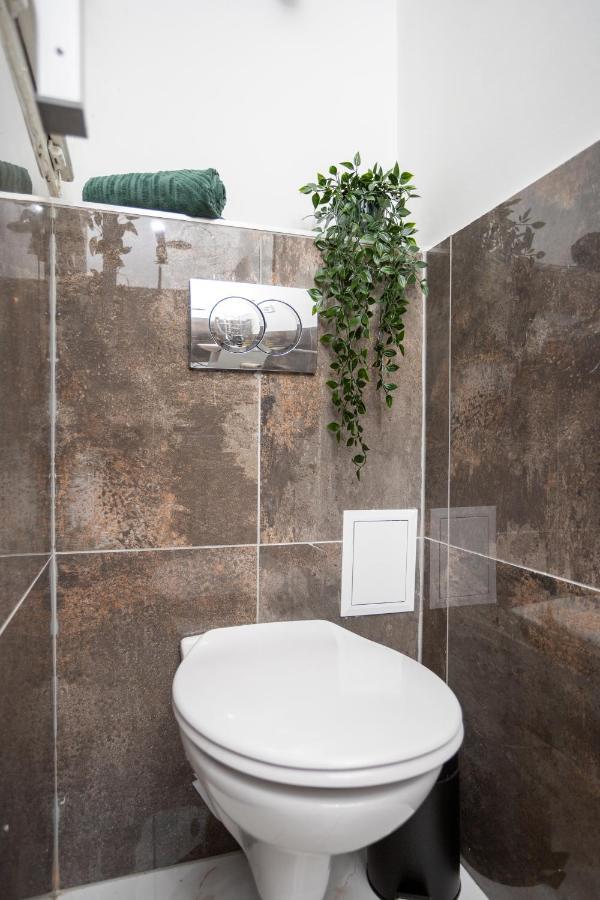 Green Goblin Apartment With Free Private Parking Budapest Extérieur photo