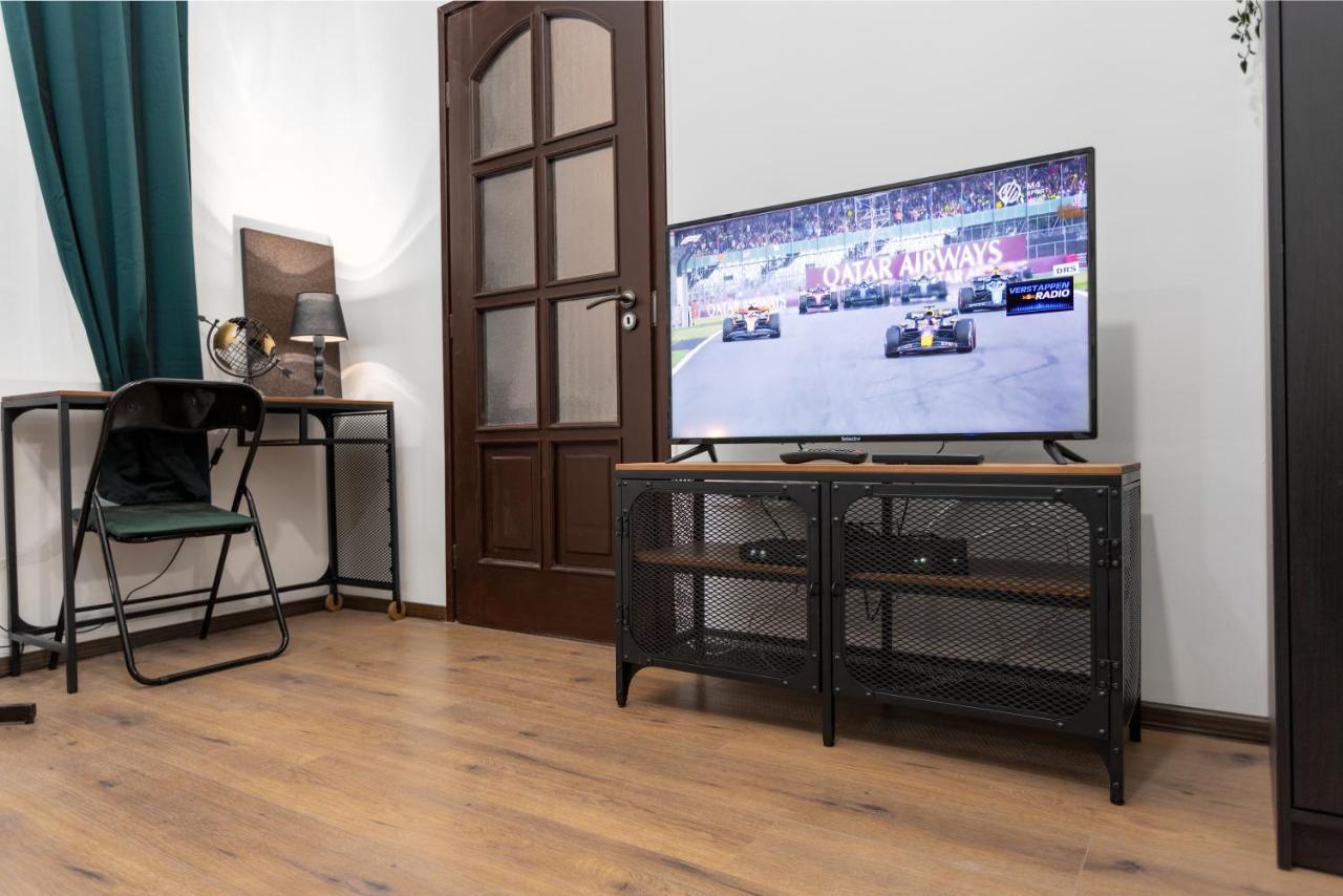 Green Goblin Apartment With Free Private Parking Budapest Extérieur photo
