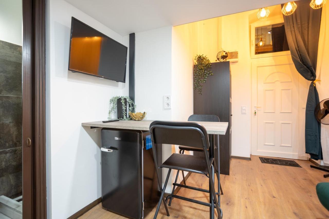 Green Goblin Apartment With Free Private Parking Budapest Extérieur photo